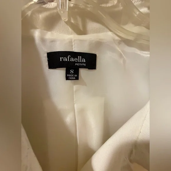 RAEFELLA SPRING COAT
4 BUTTON
SIZE SMALL - Picture 3 of 3